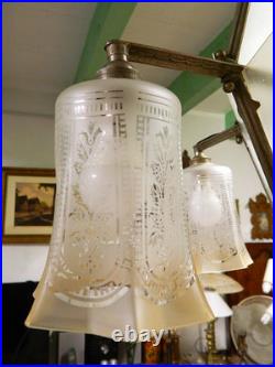 Lustre Art déco avec 4 tulipes et des verres dépoli