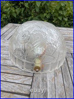 Lustre lampe art déco 1930 Hettier Vincent en verre moulé pressé fleurs stylisé
