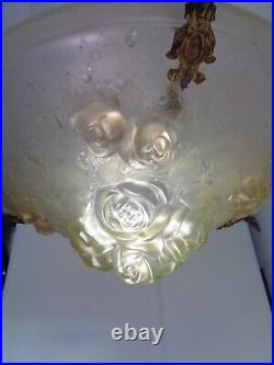 Lustre plafonnier en verre moulé pressé Muller monture bronze art déco fleurs