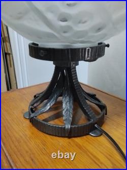 MULLER FRERES Lampe Art Déco, grand globe en verre moulé-pressé dépoli D 24 cm