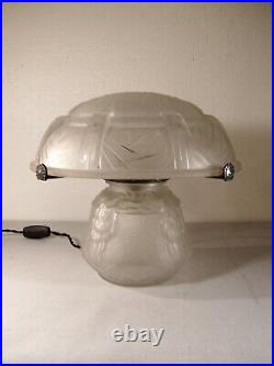 MULLER FRERES Lampe champignon art déco en verre moulé pressé signée