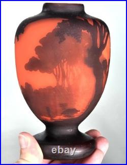 MULLER Frères Lunéville Vase Paysage Lacustre Pâte de Verre Gravé ART DECO
