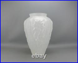 Magnifique grand vase en verre dépoli de style art déco, signé MADE IN FRANCE