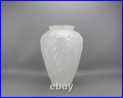 Magnifique grand vase en verre dépoli de style art déco, signé MADE IN FRANCE