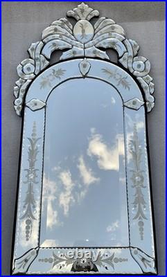 Miroir Vénitien Ancien Gravé Biseauté Fronton Floral Verre Mercuré 80 cm