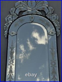 Miroir Vénitien Ancien Gravé Biseauté Fronton Floral Verre Mercuré 80 cm