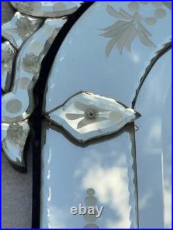 Miroir Vénitien Ancien Gravé Biseauté Fronton Floral Verre Mercuré 80 cm
