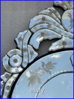 Miroir Vénitien Ancien Gravé Biseauté Fronton Floral Verre Mercuré 80 cm