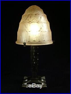 P. Maynadier Grande Lampe Art Déco En Bronze Nickelé & Obus En Verre Pressé 1930