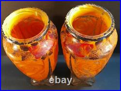 Paire De Vases orange rouge pointe de noir, col fleuri En Verre Pur Art Déco