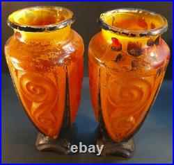 Paire De Vases orange rouge pointe de noir, col fleuri En Verre Pur Art Déco