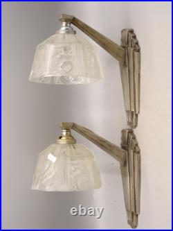 Paire d'appliques anciennes ART DECO en bronze argenté et verre. Début XX°