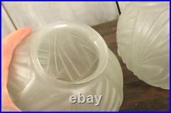 Paire de Vase Ancien en Verre Moulé Pressé Satiné Art Déco Géometrique c1930