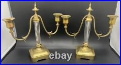 Paire de bougeoirs Art Déco à deux bras en laiton et verre facetté, 24 cm