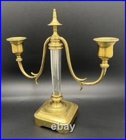 Paire de bougeoirs Art Déco à deux bras en laiton et verre facetté, 24 cm