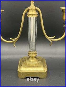 Paire de bougeoirs Art Déco à deux bras en laiton et verre facetté, 24 cm