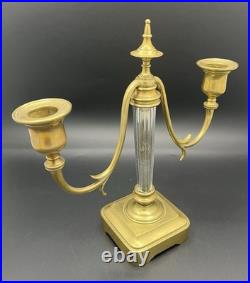 Paire de bougeoirs Art Déco à deux bras en laiton et verre facetté, 24 cm
