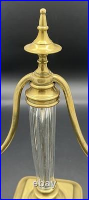 Paire de bougeoirs Art Déco à deux bras en laiton et verre facetté, 24 cm