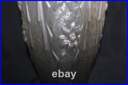 Paire de grands vases Art déco en verre pressé moulé marqués CM hauteur 30.5 cm