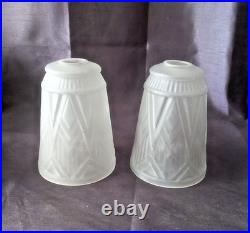 Paire de tulipes art déco en verre dépoli moulé pressé Degué Muller Schneider