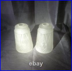 Paire de tulipes art déco en verre dépoli moulé pressé Degué Muller Schneider