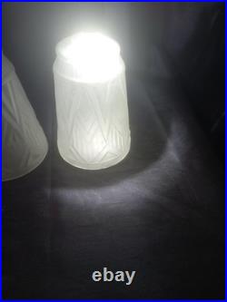 Paire de tulipes art déco en verre dépoli moulé pressé Degué Muller Schneider