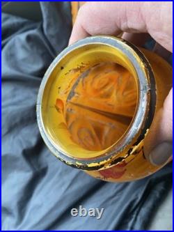 Paire de vases Art Deco En Verre moulé Pressé