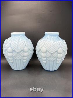 Paire de vases Art Déco en verre double couche c. 1930