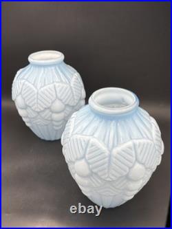 Paire de vases Art Déco en verre double couche c. 1930