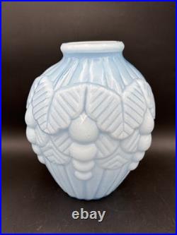 Paire de vases Art Déco en verre double couche c. 1930