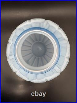 Paire de vases Art Déco en verre double couche c. 1930