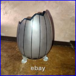 Petit Vase oeuf tripode Art Déco signé Kolek. Kralik