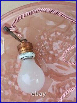 Plafonnier / lustre Art déco en verre moulé pressé rose en état de marche ROC