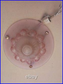 Plafonnier / lustre Art déco en verre moulé pressé rose / état de marche
