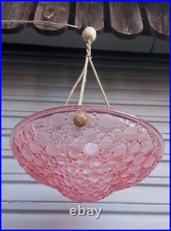 Plafonnier / lustre Art déco en verre pressé rose en état de marche VERDUN