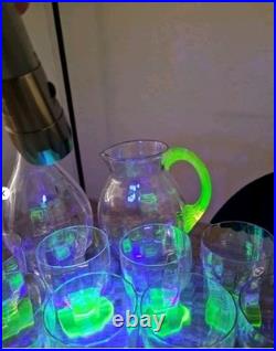 Rare Service de 32 Verres en Ouraline Art Deco, avec Une Carafe Et un Broc 1930's
