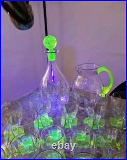 Rare Service de 32 Verres en Ouraline Art Deco, avec Une Carafe Et un Broc 1930's