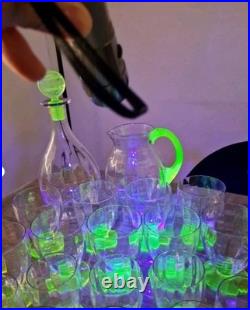Rare Service de 32 Verres en Ouraline Art Deco, avec Une Carafe Et un Broc 1930's