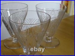 ST LOUIS 4 ANCIENS VERRES A VIN BLANC CRISTAL MODELE ASTRID ART DECO 9 cm 10 cls