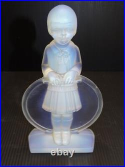 - SUJET ENFANT AU CERCEAU Césari Verrier VERRE OPALESCENT ART DECO