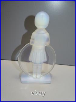 - SUJET ENFANT AU CERCEAU Césari Verrier VERRE OPALESCENT ART DECO
