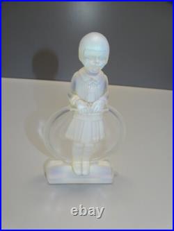 - SUJET ENFANT AU CERCEAU Césari Verrier VERRE OPALESCENT ART DECO