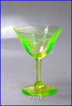 Service à cocktail Art Déco, en ouraline Shaker Verre Glass Uranium Urane