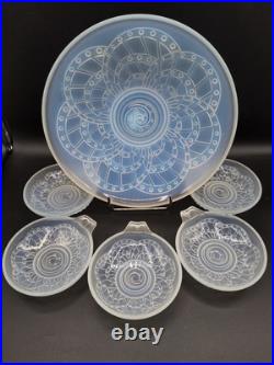 Service à glace en verre moulé opalescent de J. Landier modèle Arc Art Déco