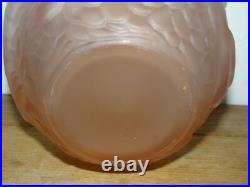 Superbe Vase Boule Art Déco Vers 1930 en Verre Rose à Décor d'Oiseaux Grues