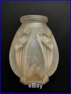Superbe Vase Epoque Art Deco En Verre Moule De Muller Freres Lunevilles