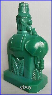 Superbe lampe Art Déco en opaline de Maurice MODEL en forme d'éléphant. 1930's