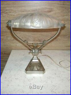 Superbe lampe de chevet ou de bureau Art Déco formant vide poche bronze nickelé