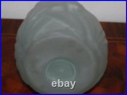 Superbe vase art déco en verre pressé moulé dépoli Muller Frères Luneville
