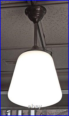 Suspension opaline Art Déco Hauteur 53 cm